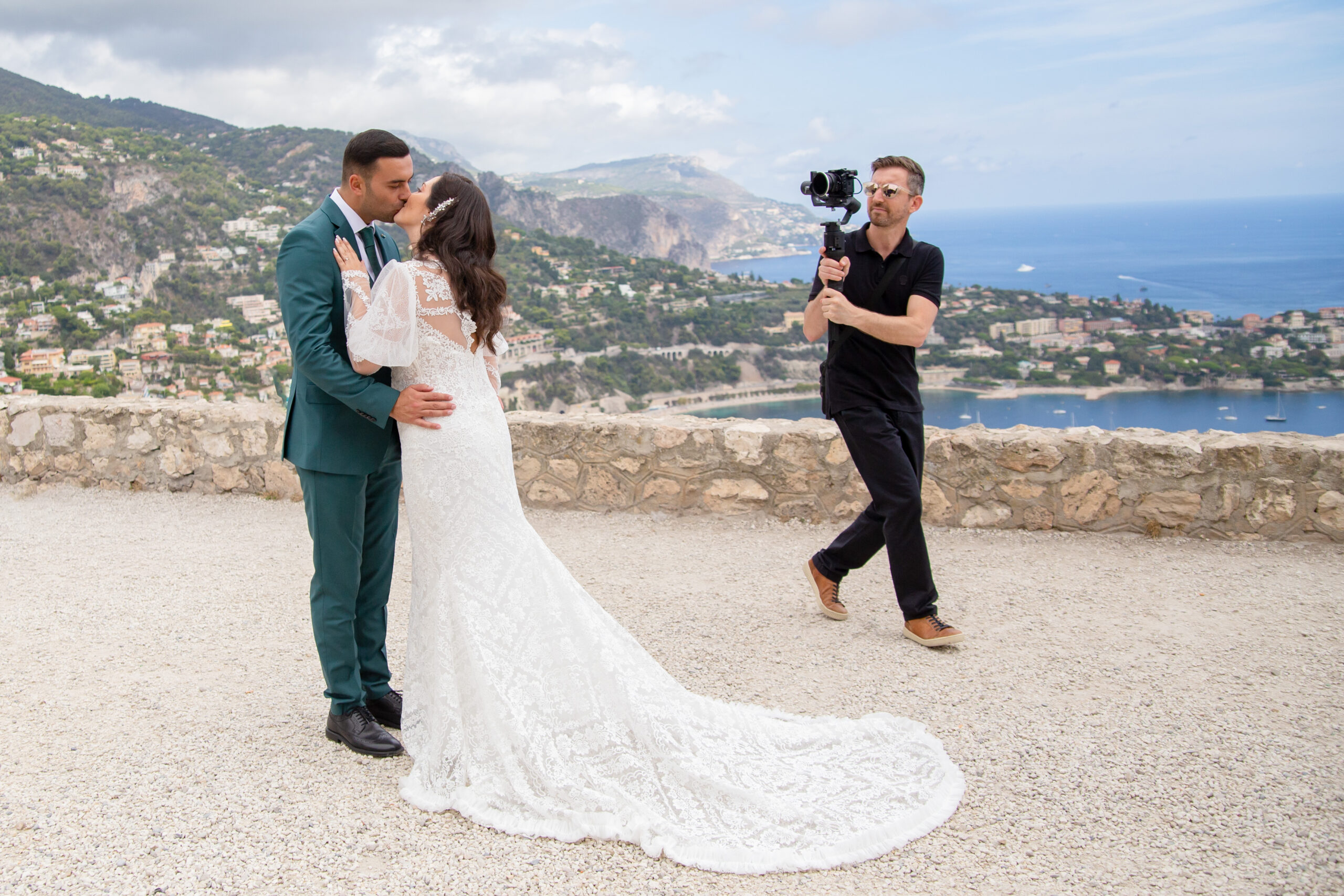 Fabien vidéaste filmant un couple de mariés à Saint-Jean-Cap-Ferrat